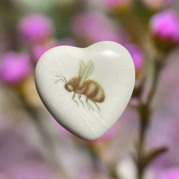 Handcrafted Bumblebee Bee Ceramic Porcelain Heart Brooch Pin Vintage Jewelry - Picture 1 of 4